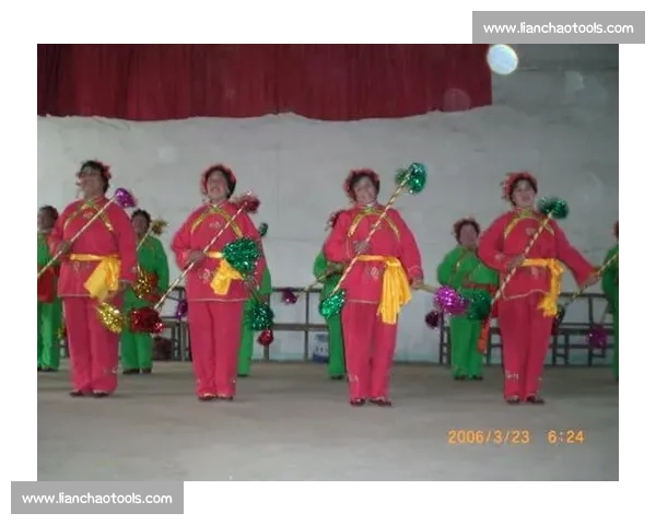 平地生花！90 后非遗传承人舞花棍，棍起瞬间绽放千年技艺