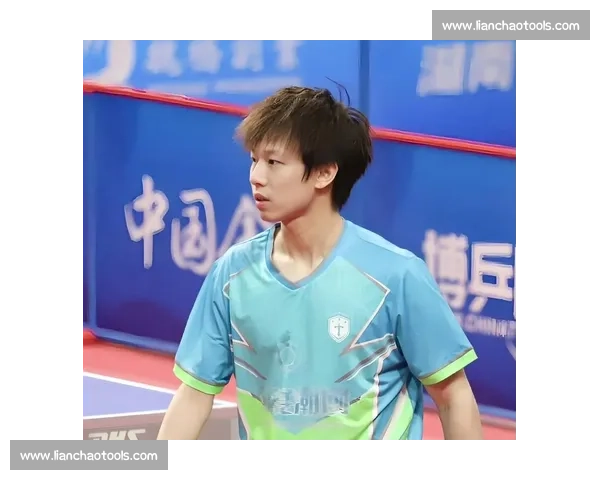 林高远与时尚才女合影引热议 工作室澄清：仅是跨界合作