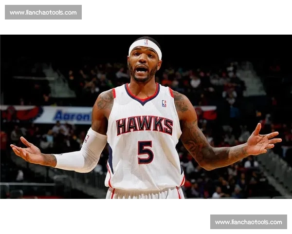 力劈华山！史密斯隔人补扣领衔总决赛十佳球